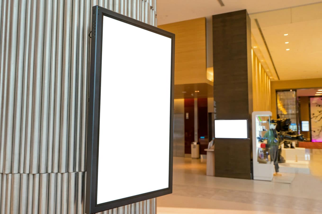 monitor reklamowy w centrum handlowym